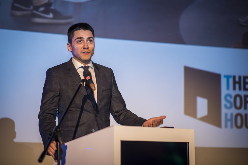 Mateusz Kubiczek speaking after receiving the award for the best office